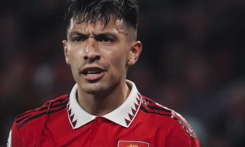 Cú huých vai của Martinez là điều MU còn thiếu