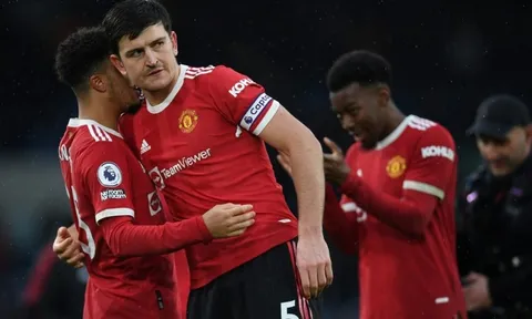 Cú sốc cho Jadon Sancho; Nghịch lý Harry Maguire