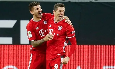 "Cùng với Lewandowski, cậu ấy đang trở thành trung phong xuất sắc nhất thế giới"