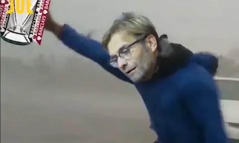Cười té ghế: Klopp ở lại để cân cả nước Anh