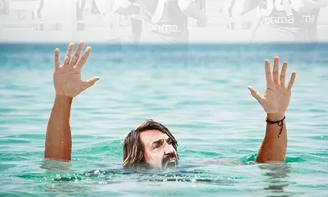Cười té khói với loạt ảnh chế Allegri thay thế Pirlo