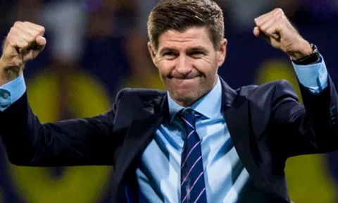 Cựu tiền đạo Tam sư lập hattrick, Gerrard chính thức vươn lên ngôi đầu cùng Rangers