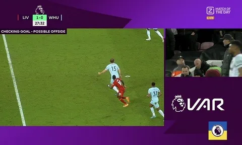 Tức giận vì bị thiên vị, fan Chelsea đồng thanh gọi 'LiVARpool'
