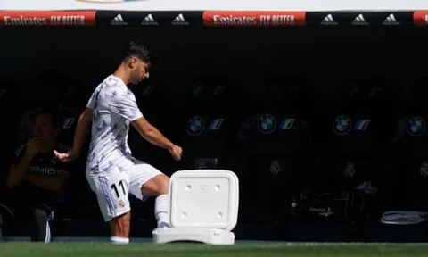 Tân binh hụt của M.U nổi điên với Ancelotti
