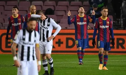 Đả bại Levante, "máy phối bóng" Barca phá vỡ im lặng