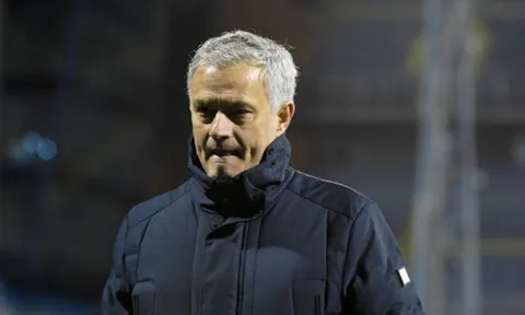 Đã đến lúc Spurs cần trảm Mourinho, mời 'thợ săn cúp' về bắc London