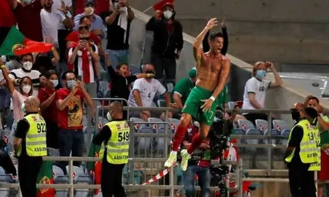 Đá hỏng penalty, lập cú đúp 5 phút cuối, Ronaldo giúp Bồ Đào Nha ngược dòng hạ Ireland