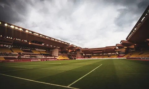 Đã rõ lý do khiến trận đấu giữa Monaco và PSG bị tạm hoãn