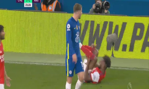 'Đá tảng' hóa tội đồ; Mason Mount hét vào mặt sao Arsenal