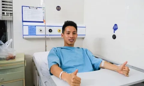 Đại diện CLB TP.HCM đến thăm hỏi, Hùng Dũng nói ngay 1 lời ruột gan