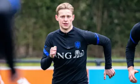 Đại diện De Jong có mặt ở London, rõ quyết định chọn M.U hay Chelsea