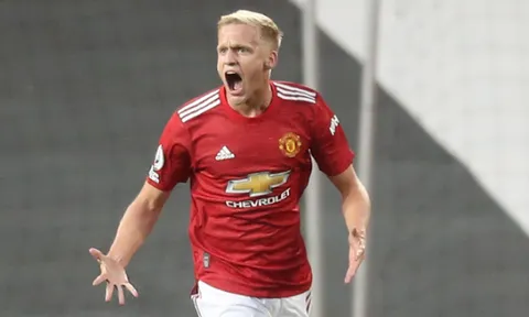 Đại diện Van de Beek bất ngờ chỉ trích Solskjaer
