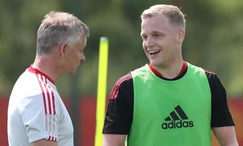 Đại diện Van de Beek phá vỡ im lặng trước tương lai bất ổn