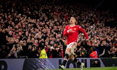 Dalot chuyền bóng ảo diệu; Ronaldo nhảy múa trong vòng cấm