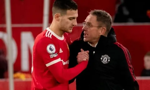 Dalot tiết lộ chỉ đạo chiến thuật của Rangnick trong giờ giải lao