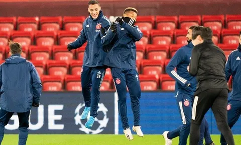 Dàn 'hàng hot' châu Âu tươi cười tập luyện trên sân Anfield