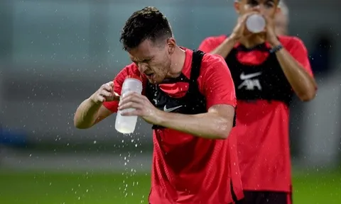 Dàn sao Liverpool bơ phờ, muốn kiệt quệ tại Singapore
