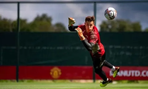 Dàn sao M.U 'chỉnh thước ngắm'; Ten Hag có thể trình làng Petr Cech 2.0