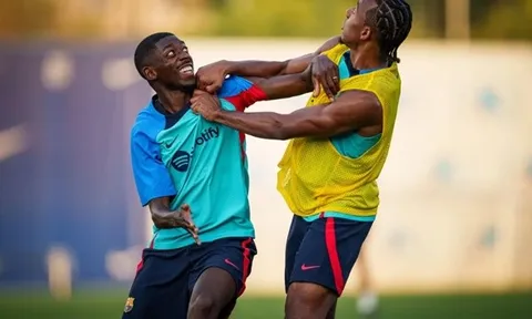 Dàn tân binh Barca tập luyện cật lực dù chưa được đăng ký