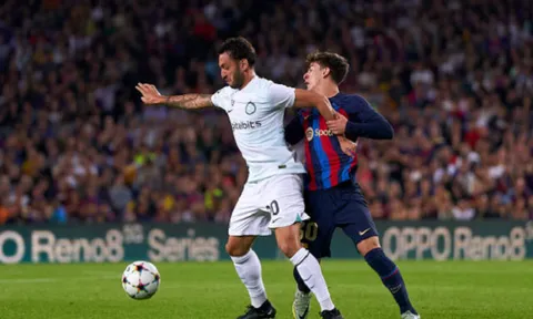 Dàn tiền vệ trứ danh Barca chào thua "cỗ máy chuyền dài"