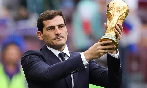 Đằng sau động thái bất ngờ của Casillas