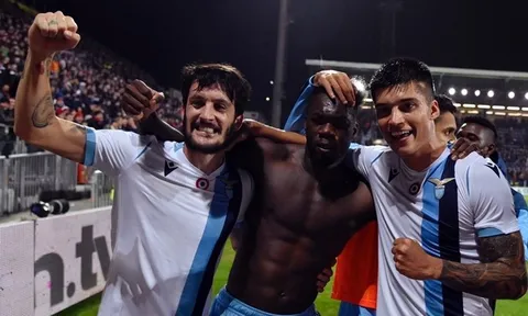 Đánh bại Cagliari, HLV Lazio thách thức Juventus, Inter Milan