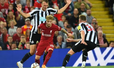 Đánh bại Newcastle, Liverpool phát hiện 'tiền vệ siêu đẳng'
