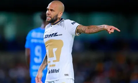 Dani Alves lên tiếng sau khi bị CĐV la ó