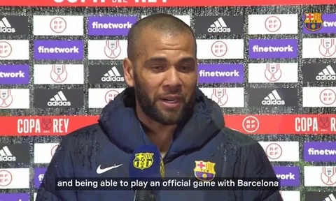 Dani Alves ngập cảm xúc sau trận ra mắt chính thức cho Barca