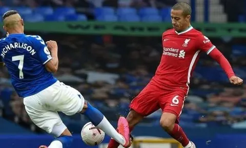 Danny Murphy: "Cậu ấy cứ như Scholes thời đỉnh cao vậy"