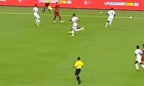 Darwin Nunez liên tục hóa trò hề, Klopp bất lực cam chịu