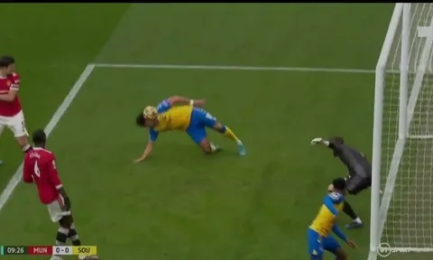 David De Gea suýt hóa tội đồ