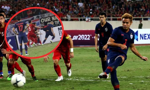 Đây, hành động của Đoàn Văn Hậu khiến trọng tài thổi penalty cho Thái Lan