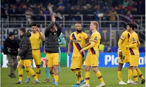 Đây, lý do khiến De Jong ủ rũ trong ngày Barca đả bại Inter