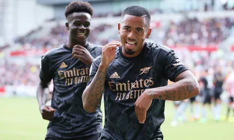 Tấn công như vũ bão, Arsenal chiếm lại ngôi đầu bảng