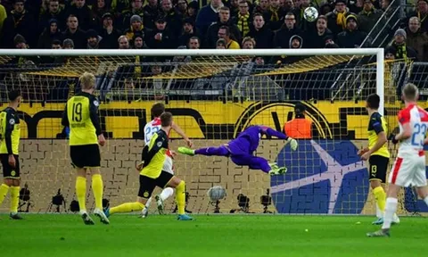 De Gea nhập, thủ thành Dortmund đóng vai "đấng cứu thế" bảo vệ khung gỗ