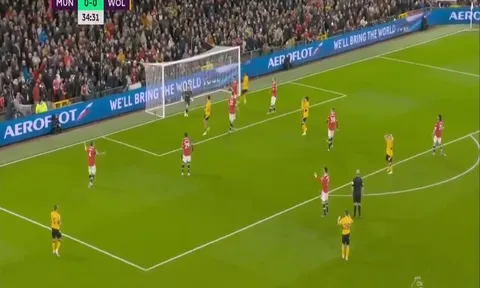 De Gea nổi khùng sau tình huống Ronaldo hóa điệp viên