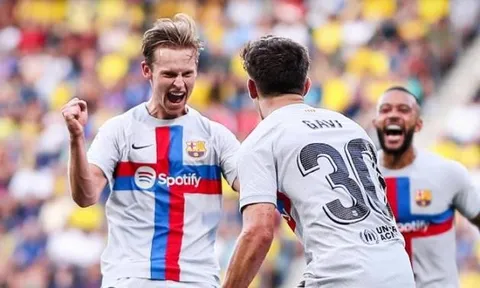De Jong ăn mừng bàn thắng với thông điệp chốt tương lai