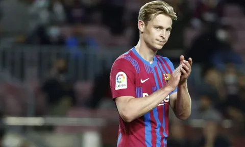 De Jong giữa ngã 3 đường: Ở Barca khó, đến MU không dễ