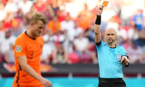 De Ligt và đồng đội phản ứng ra sao sau thẻ đỏ tai hại?