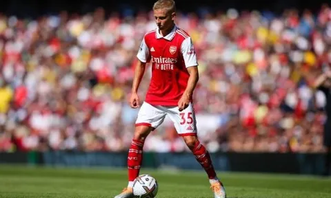 Dean Jones tiết lộ vấn đề lớn của Zinchenko