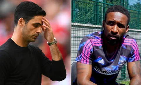 Defoe chọc tức Arsenal lẫn Man Utd