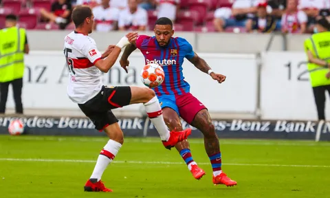 Depay gây sốt khi tái hiện siêu phẩm của Neymar