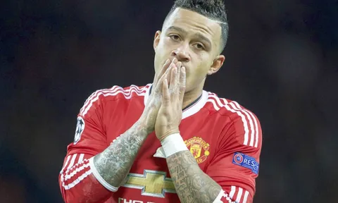 Depay khó có cửa ở lại Barca