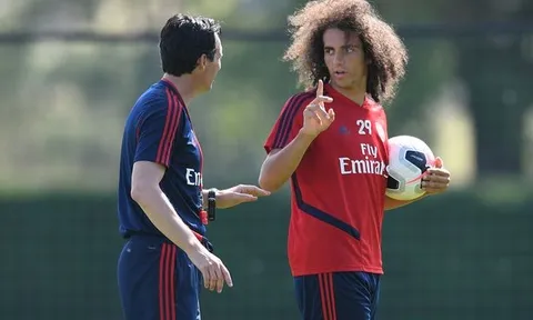 Đi ngược dư luận, sao trẻ Arsenal bảo vệ Emery