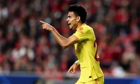 Diaz thăng hoa, phải chăng Liverpool nên mạnh tay thanh trừng Salah?