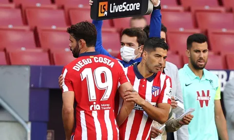 Diego Costa “giận ra mặt” vì bị Luis Suarez làm lu mờ