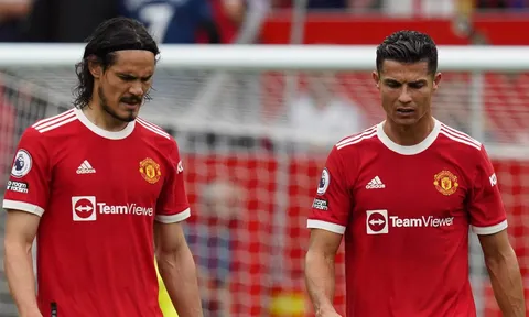 Diego Forlan chỉ trích M.U vì không trọng dụng Cavani