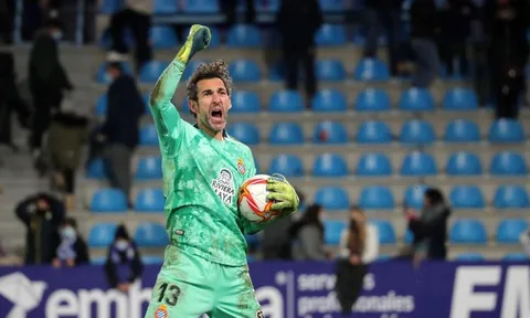 Tuổi 40 của Diego Lopez