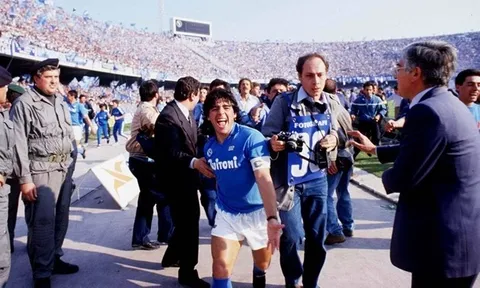 Huyền thoại? Không, Diego Maradona là "thánh bảo hộ" của Napoli!